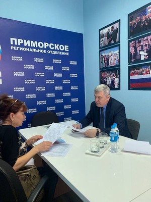 Депутат Думы города Владивостока Дмитрий Легкий провёл приём граждан.