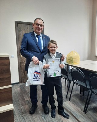 Депутат Челябинской городской Думы и Совета депутатов Ленинского района г.Челябинска Толмачев Олег присоединился к Всероссийской акции "Ёлка желаний"