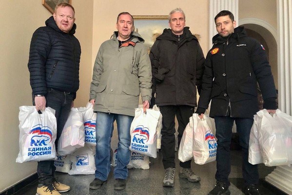 Депутаты Госдумы доставили гуманитарную помощь в освобожденный поселок Талаковка в ДНР