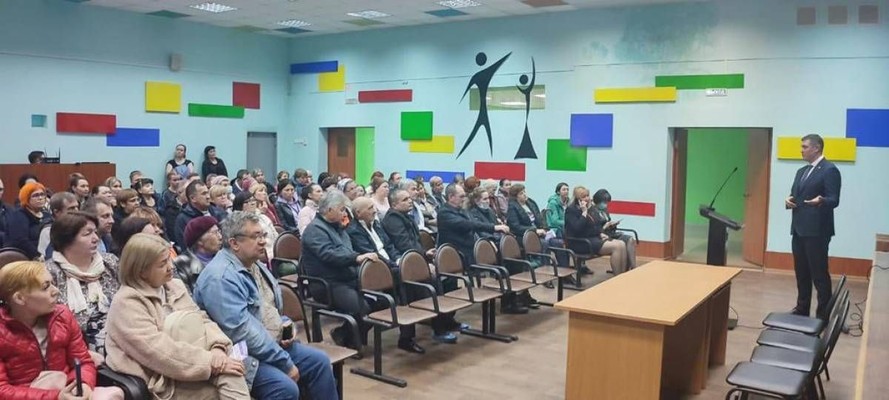 Депутат Законодательного Собрания Евгений Губанов встретился с жителями Ленинского района по вопросам догазификации