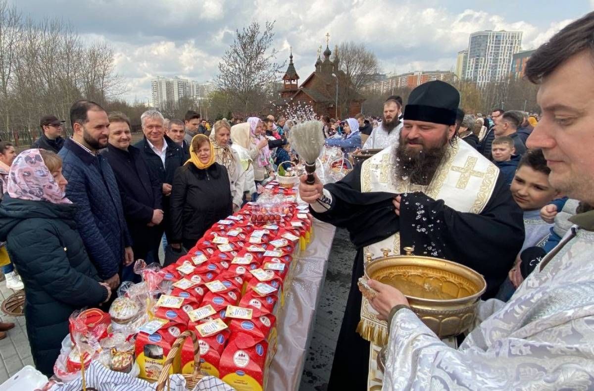 Александр Мажуга поздравил жителей Северо-Западного округа Москвы с праздником Светлой Пасхи